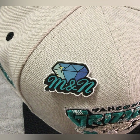 Mitchell & Ness Vancouver Grizzlies Inaugural Season SE Fitted Hat Size 7 1/8 - Picture 3 of 11